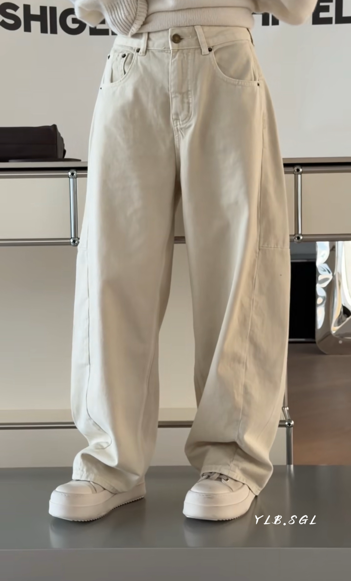 17228诗歌兰女装2025冬款 气质百搭米杏色阔腿裤抓绒直筒牛仔裤女