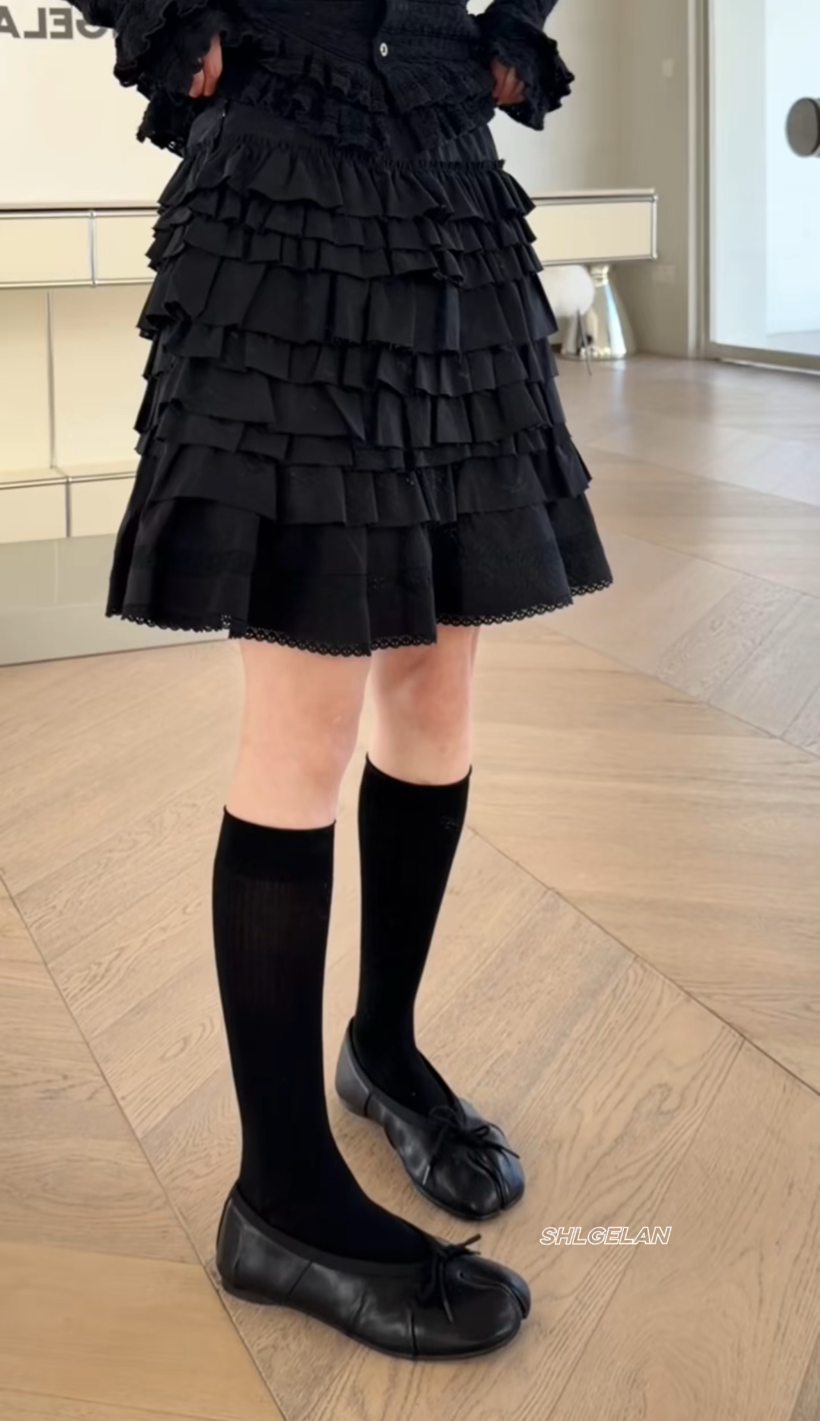 现货16585诗歌兰欧货女装2026春款 气质黑色甜美木耳边半裙蛋糕裙