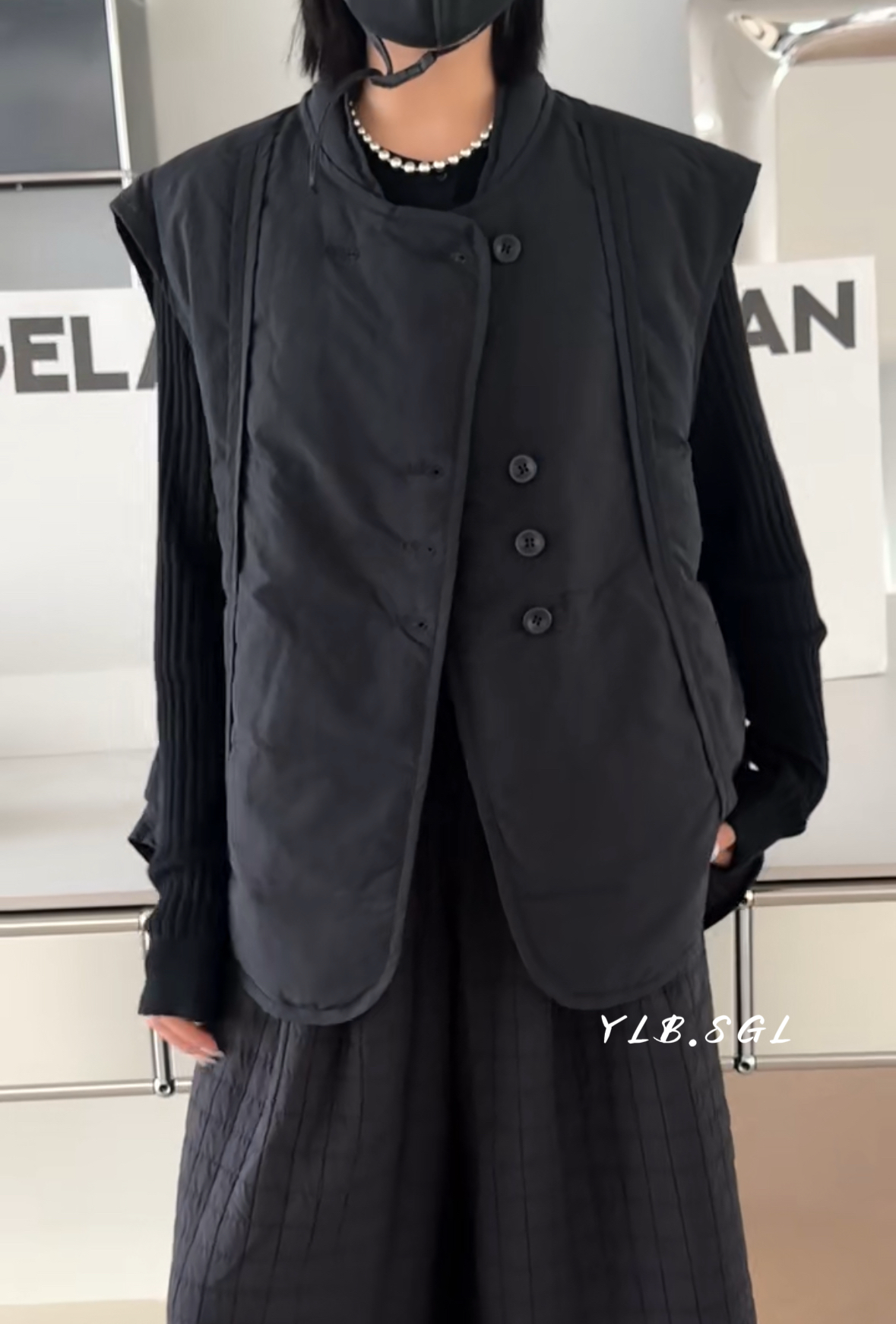 5858诗歌兰女装2025秋冬款 百搭休闲款黑色双面穿薄羽绒马夹外套