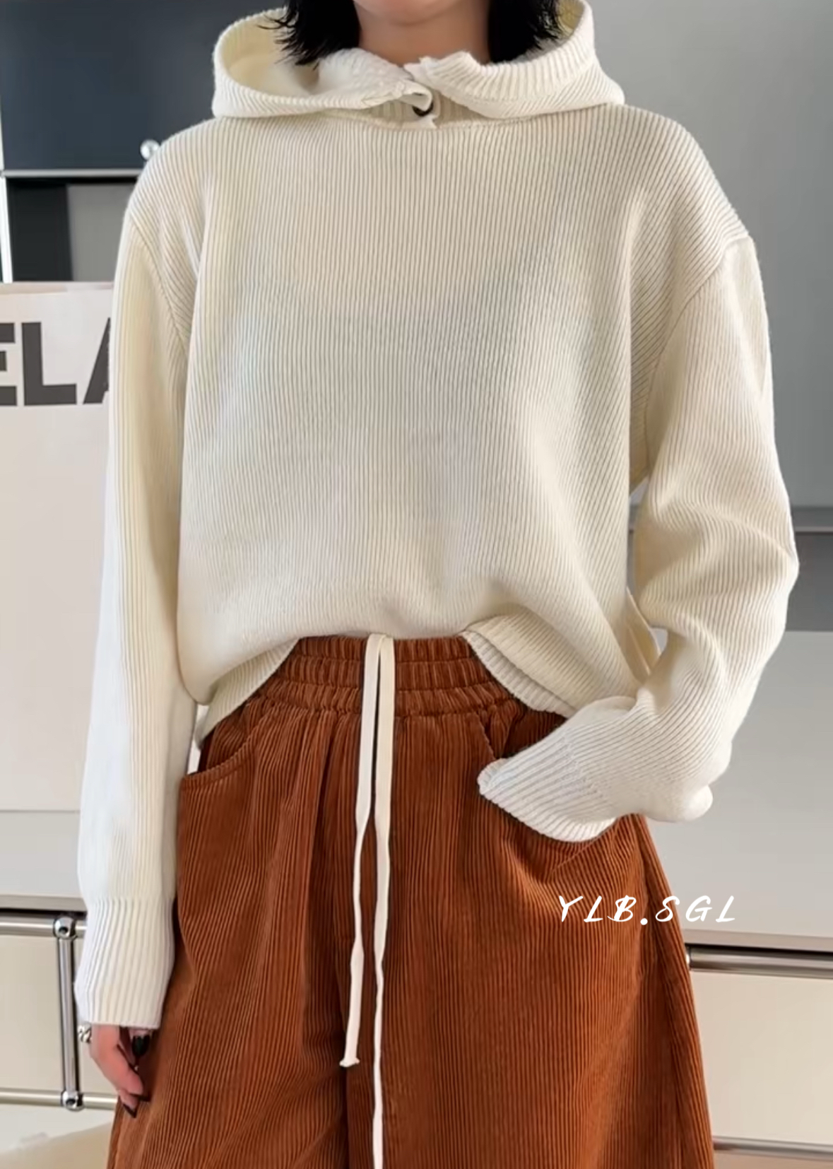 2511诗歌兰女装2025秋冬款 简约百搭米白色毛衣套头连帽针织衫女