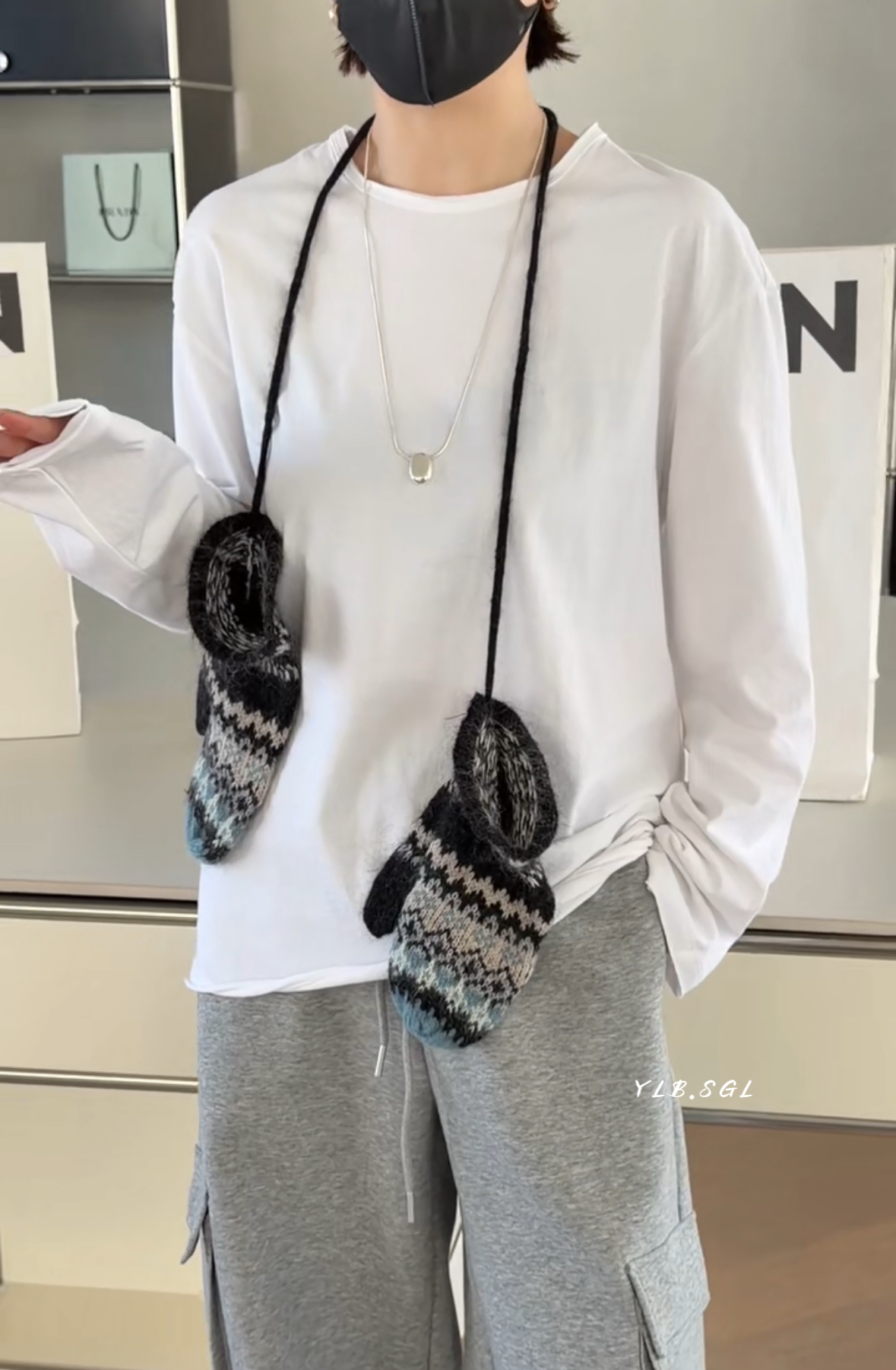 58773诗歌兰女装2025冬款 简约百搭款圆领长袖卷边薄款白色T恤女