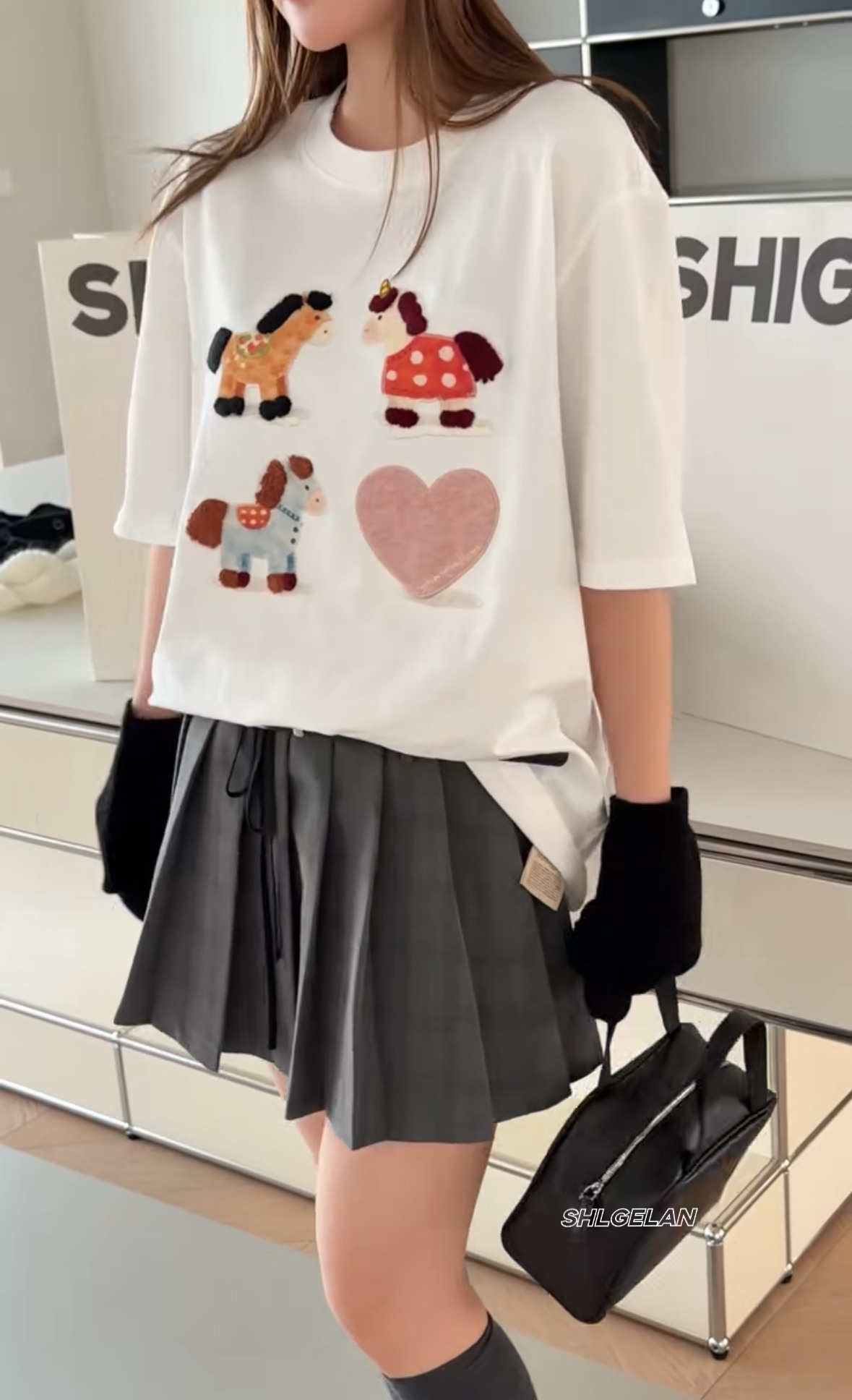 4882诗歌兰欧货女装2026早春款 简约白色圆领立体爱心小马短袖T恤,女装/女士精品,T恤,淘宝优惠券,粉丝福利购,淘宝优惠卷