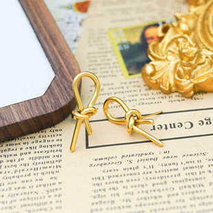 简约冷淡风气质耳环 打结扭曲光面耳钉时尚 韩国东大门个性 设计款