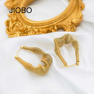 欧美风时尚 小众设计扭曲线圈耳环钛钢镀18k金新潮创意夸张耳环