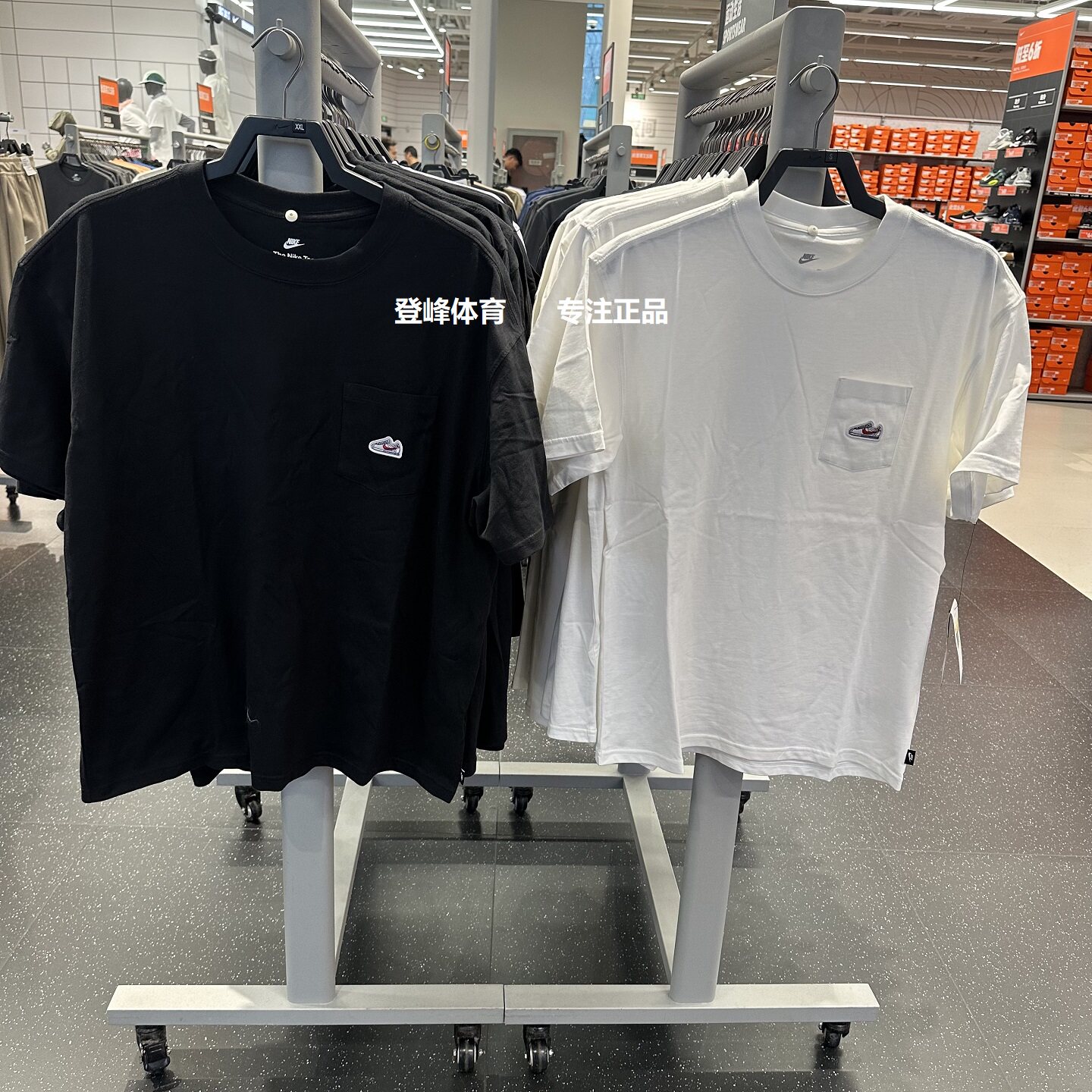 Nike耐克运动透气刺绣短袖