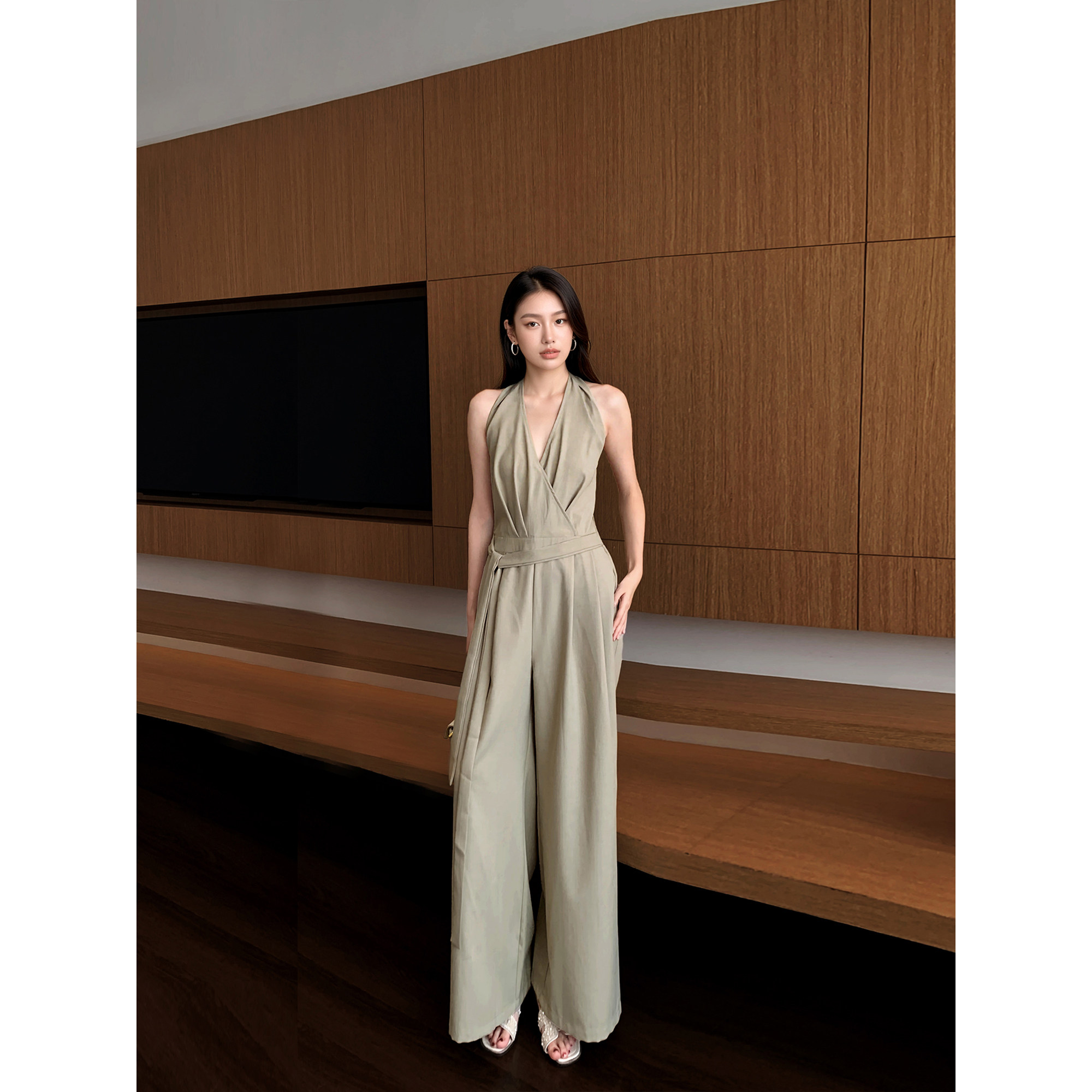 GEMQI V领无袖挂脖连衣裤子女2025新款夏季绑带收腰宽松阔腿长裤,女装/女士精品,休闲裤,淘宝优惠券,粉丝福利购,淘宝优惠卷