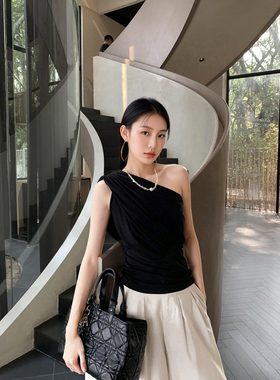 GEMQI天丝黑色荡领斜肩设计感两穿吊带背心女夏季2025新款T恤上衣