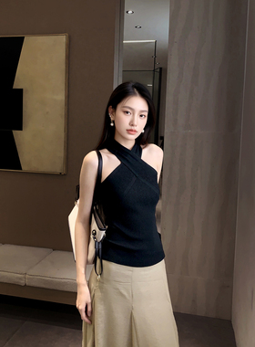 GEMQI 设计感交叉挂脖背心吊带女夏新款修身显瘦短款气质针织上衣