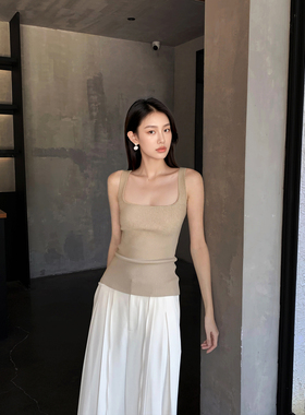 GEMQI复古方领露锁骨吊带背心女夏外穿2025新款显瘦无袖针织上衣