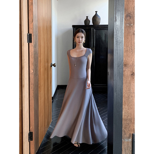 GEMQI 至简美学优雅身材纸片裙莫代尔显瘦U领连衣裙大裙摆长裙