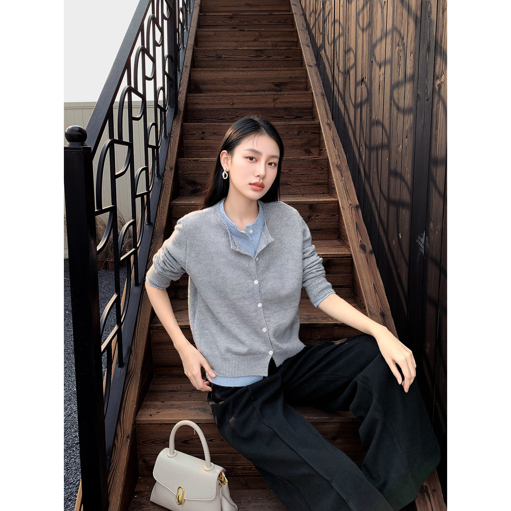 GEMQI 假两件针织开衫女巨好看的早秋穿搭设计感灰色拼蓝毛衣外套