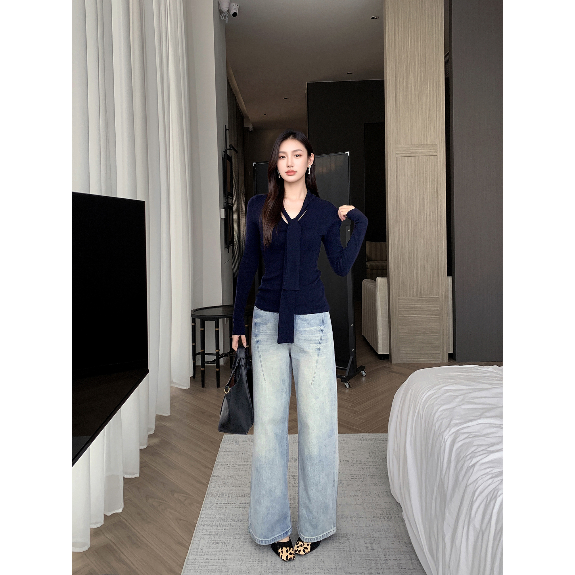 GEMQI 浅蓝色水洗牛仔裤女2025新款设计感刮痕拼接垂感阔腿长裤子