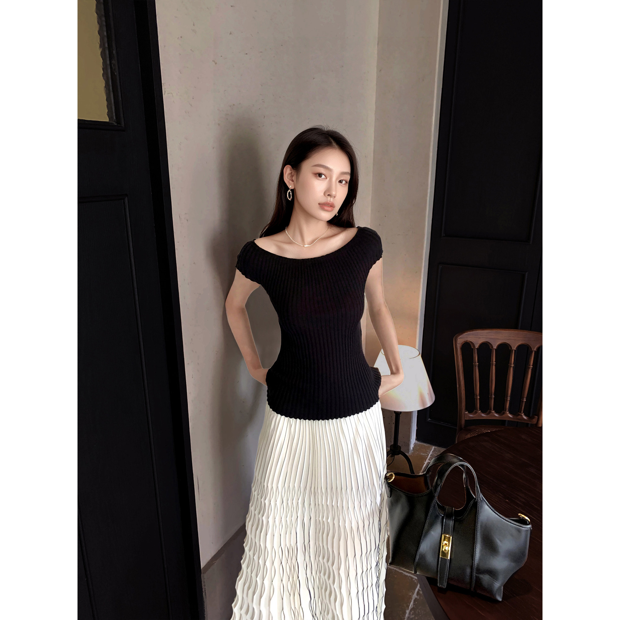 GEMQI 一字领露肩坑条修身黑色针织短袖女T恤夏薄款纯欲冰丝上衣,女装/女士精品,毛针织衫,淘宝优惠券,粉丝福利购,淘宝优惠卷