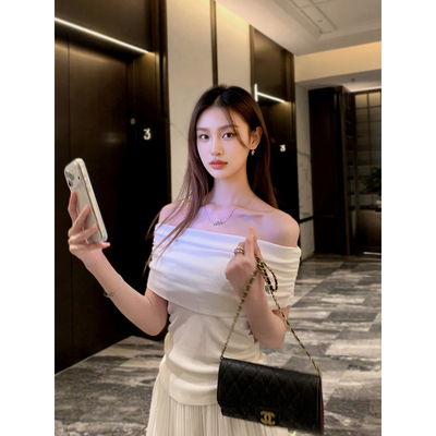 白色一字肩上衣女黑色斜肩T恤