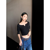 GEMQI黑色露锁骨修身 上衣 流行穿搭设计感一字V领短款 针织衫 女秋季