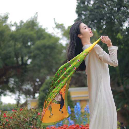 杨丽萍官方民族风孔雀印花丝巾
