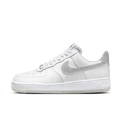 Nike白灰色运动休闲低帮板鞋
