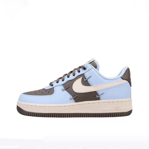 Nike浅蓝色女款低帮休闲板鞋