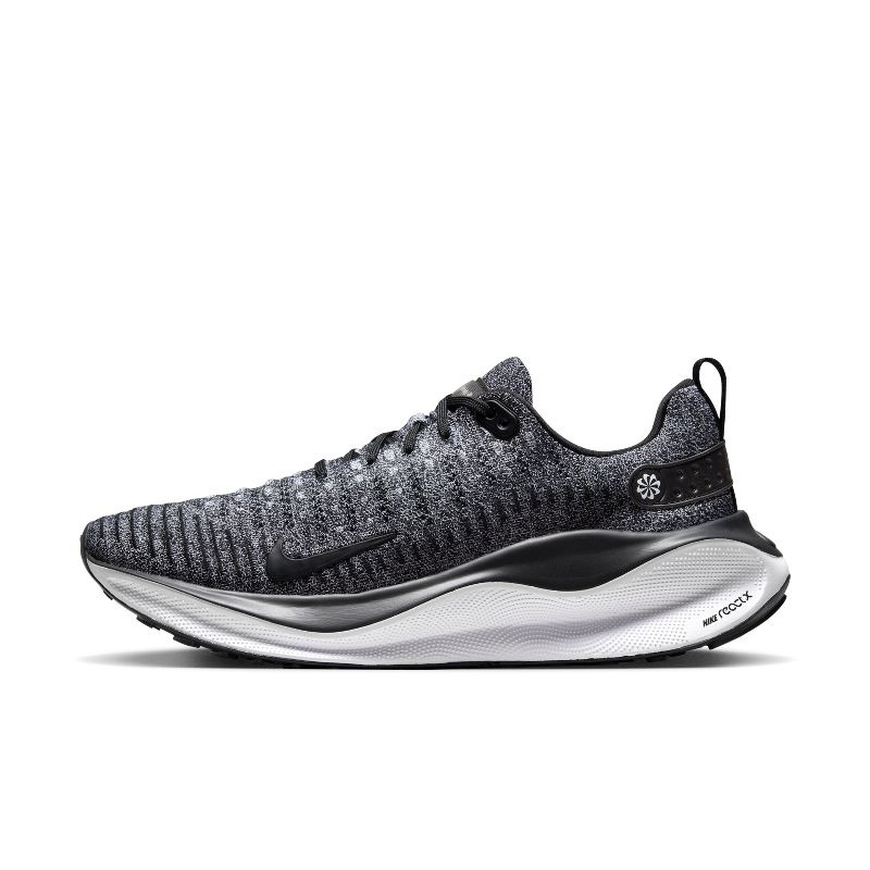 Nike黑白男款低帮跑步鞋
