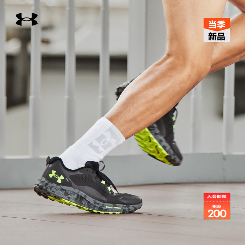 安德玛轻盈耐用跑步鞋