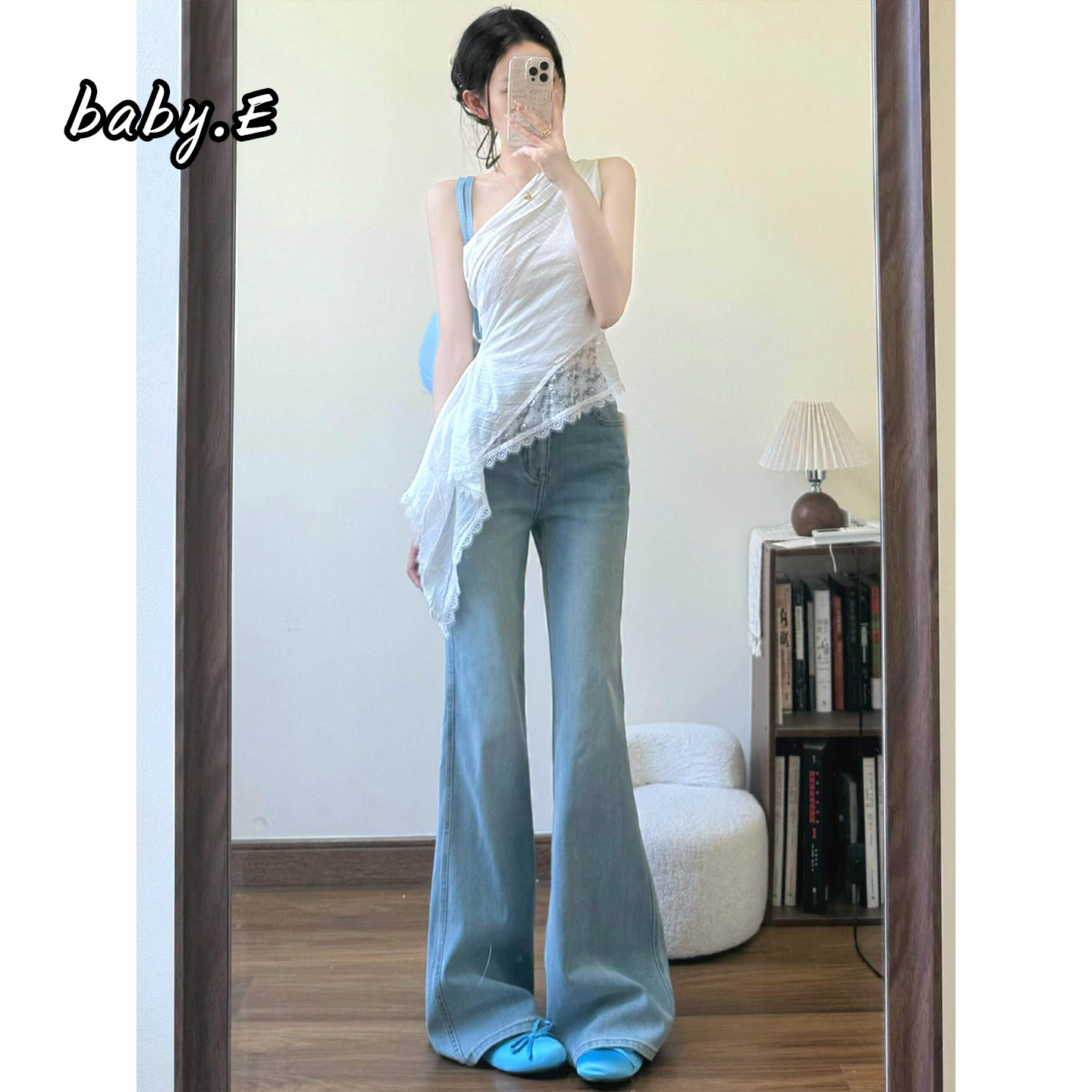 Baby.E浅色百搭高腰微喇牛仔裤女