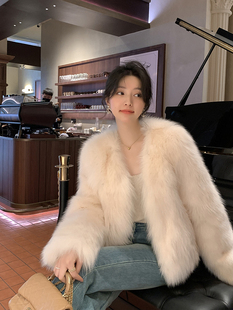 皮草外套女2025年冬季仿狐狸毛时尚保暖显瘦经典年轻款毛毛上衣女