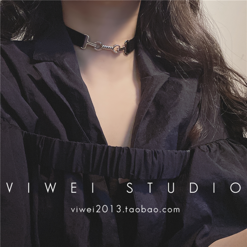 VIWEI金属风丝绒带锁骨链女