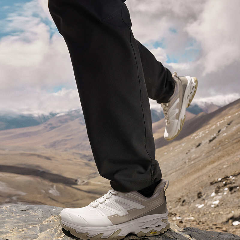 探路者2025新款户外男式登山GORE-TEX防水VIBRAM徒步鞋