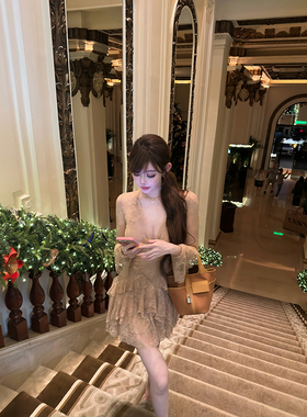 With 99jiu【布蕾甜酒】气质纯欲深V蕾丝长袖连衣裙修身显瘦内搭