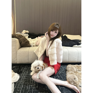 With 99jiu【绒袭矜贵】复古千金风毛绒皮草披肩宽松短款斗篷外套