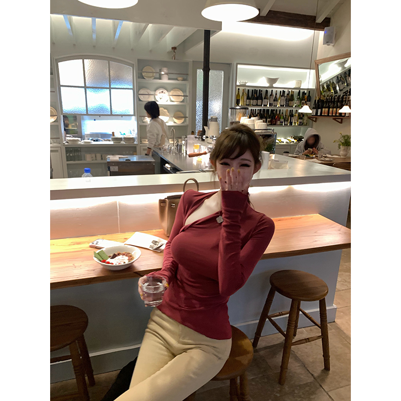 With 99jiu【小心机】设计感斜领修身弹力T恤显瘦内搭针织上衣