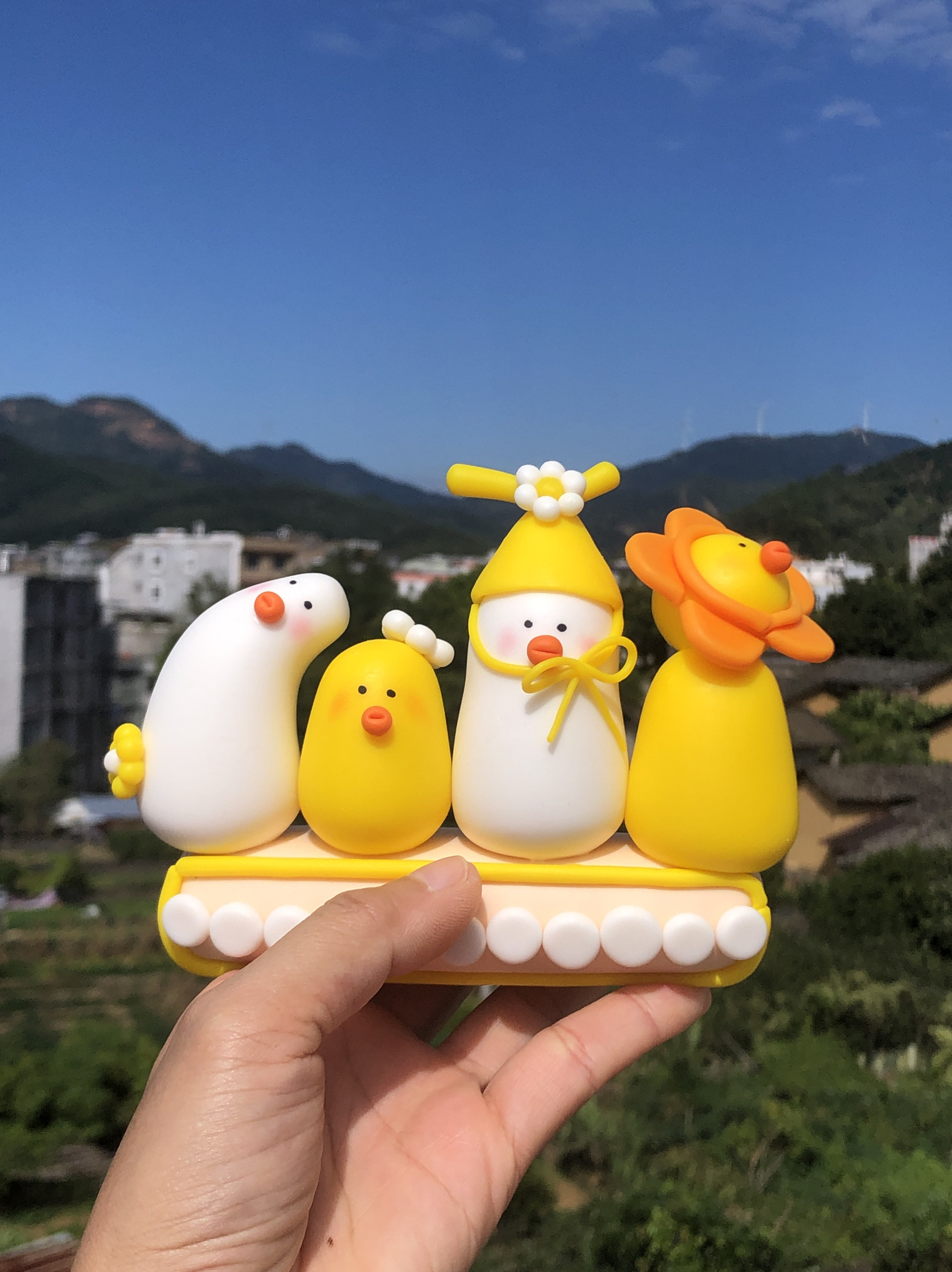 网红生肖小鸡摆件可爱车载个性汽车装饰用公仔玩偶萌萌树脂纯手工