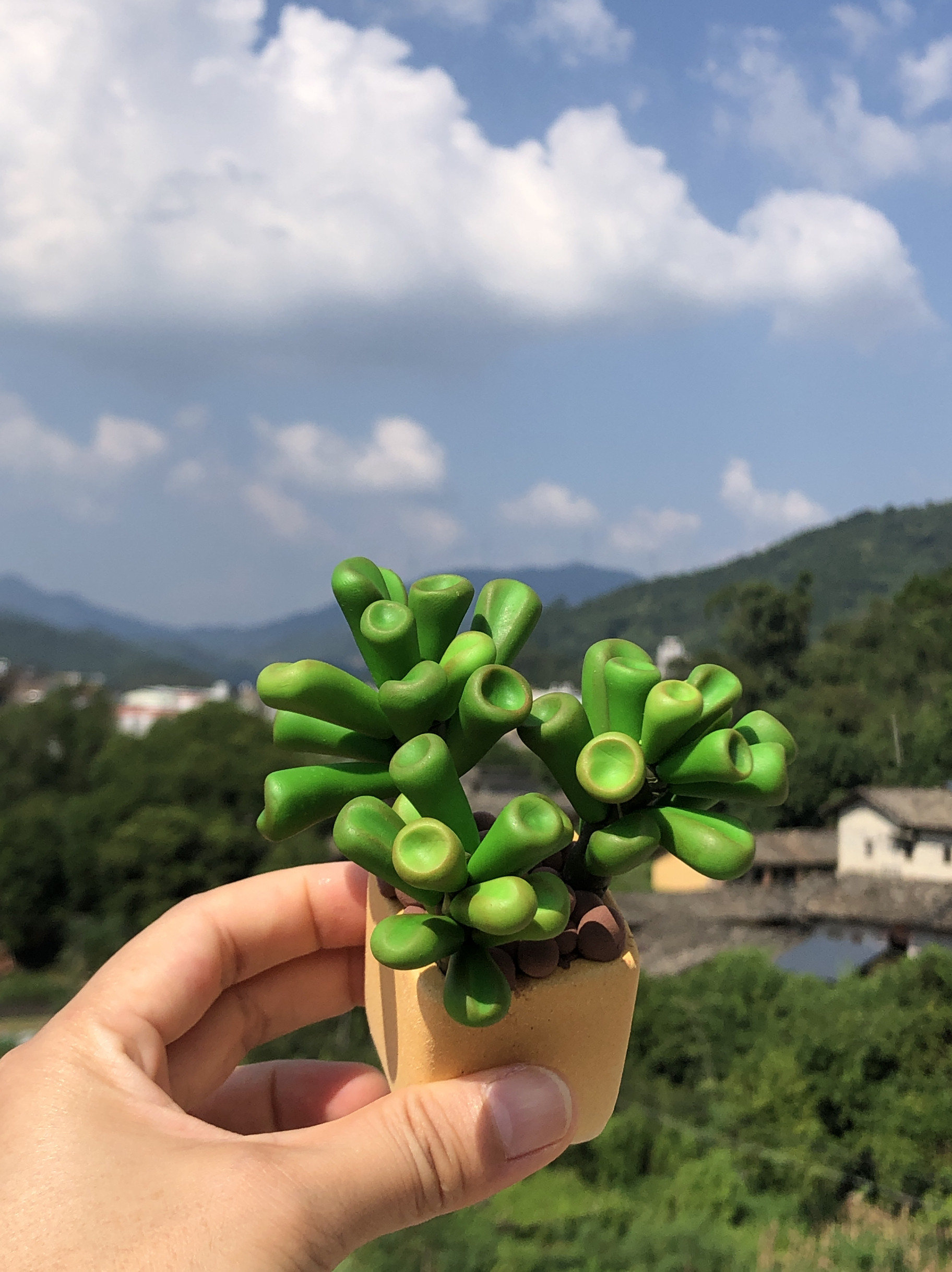 办公室多肉小盆栽可爱车载个性汽车装饰用公仔玩偶萌萌树脂纯手工