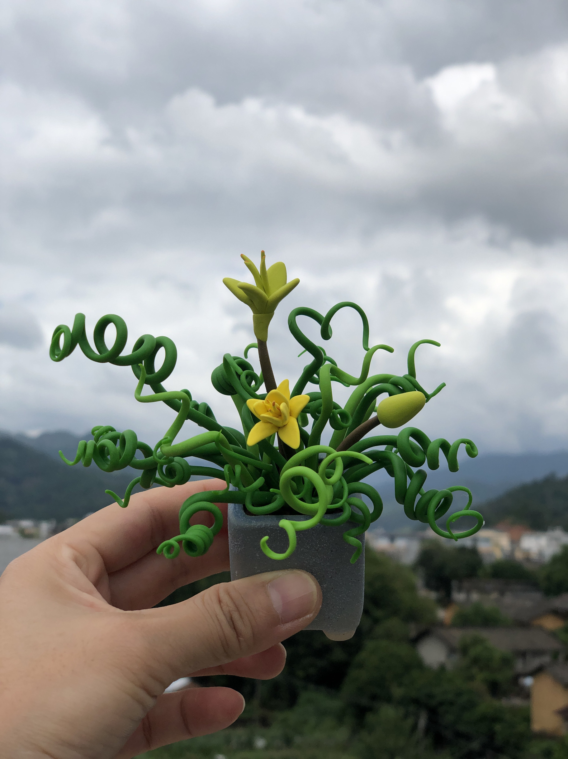 办公室多肉小盆栽可爱车载个性汽车装饰用公仔玩偶萌萌树脂纯手工