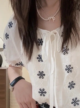 【Niche Young】花卉 气质白色夏季小众薄款设计感小衫 B80671