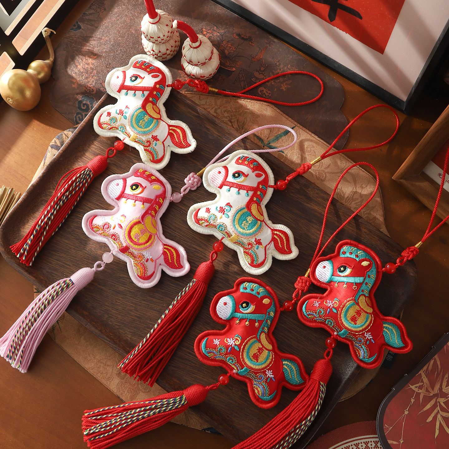 2026新年刺绣小马香包挂饰流苏新中式马年香囊车挂门挂年宵挂件,鲜花速递/花卉仿真/绿植园艺,花艺材料,淘宝优惠券,粉丝福利购,淘宝优惠卷