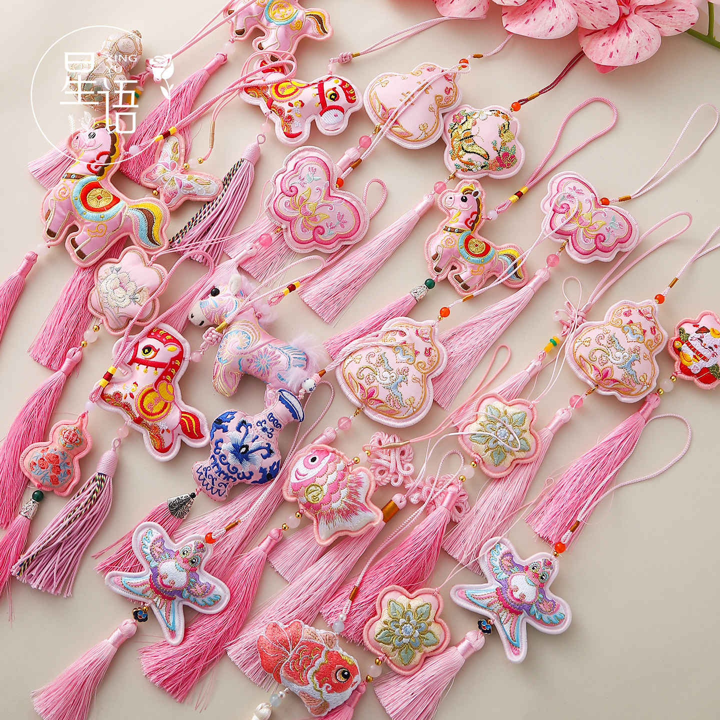 星语 2026马年粉色系新中式刺绣香包香囊流苏吊坠diy年宵节配饰,鲜花速递/花卉仿真/绿植园艺,花艺材料,淘宝优惠券,粉丝福利购,淘宝优惠卷