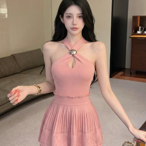 实拍 辣妹风纯欲挂脖针织连衣裙女夏季收腰显瘦气质百褶A字短裙子