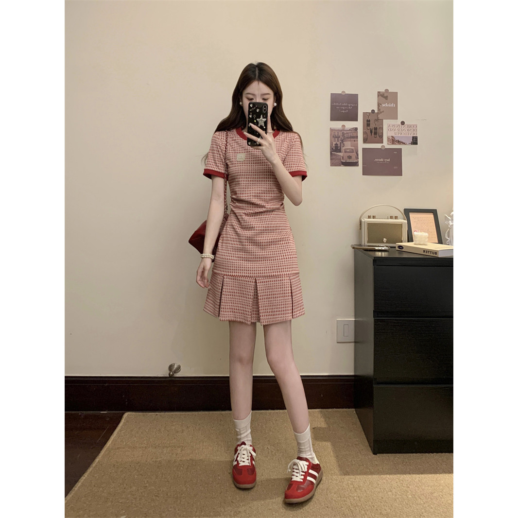 高级感显瘦连衣裙女2025夏新款时尚小众设计圆领百搭短袖裙子