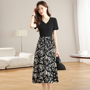 实拍 假两件短袖V领印花连衣裙女收腰显瘦T恤裙子2026年夏天新款