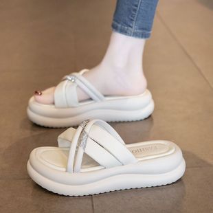 凉拖鞋 女夏季 外穿2025新款 软底防滑一字拖感水钻厚底沙滩凉鞋