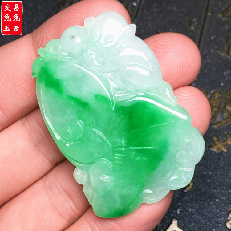 缅甸冰阳绿翡翠飘花如意吊坠 阳绿飘花玉如意玉坠（纹裂）