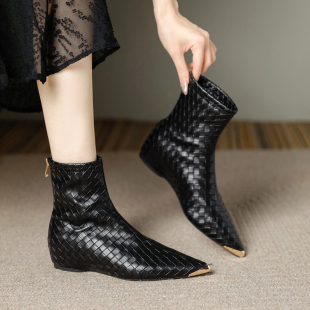 小众防踢黑色尖头平底内增高3公分短靴女2025秋冬新款弹力瘦瘦靴