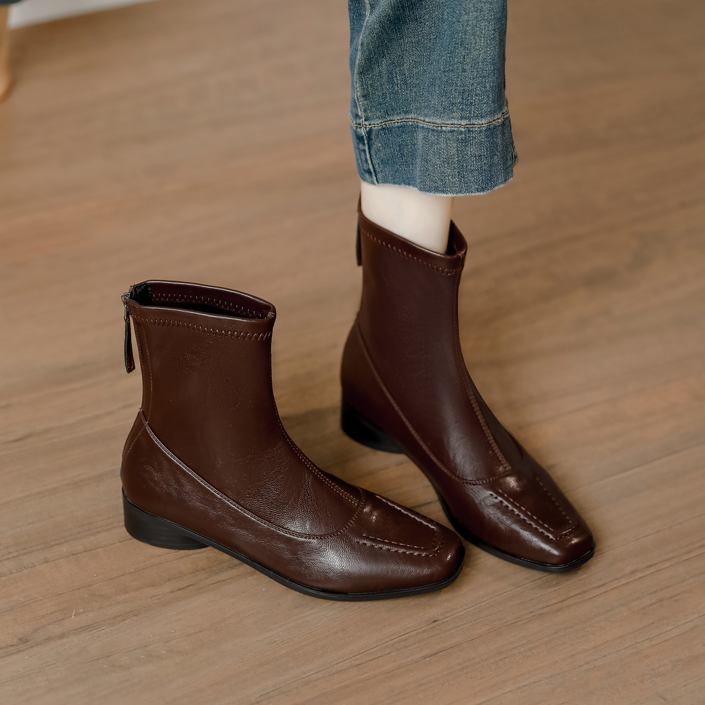 软皮方头复古棕色小短靴女2025款