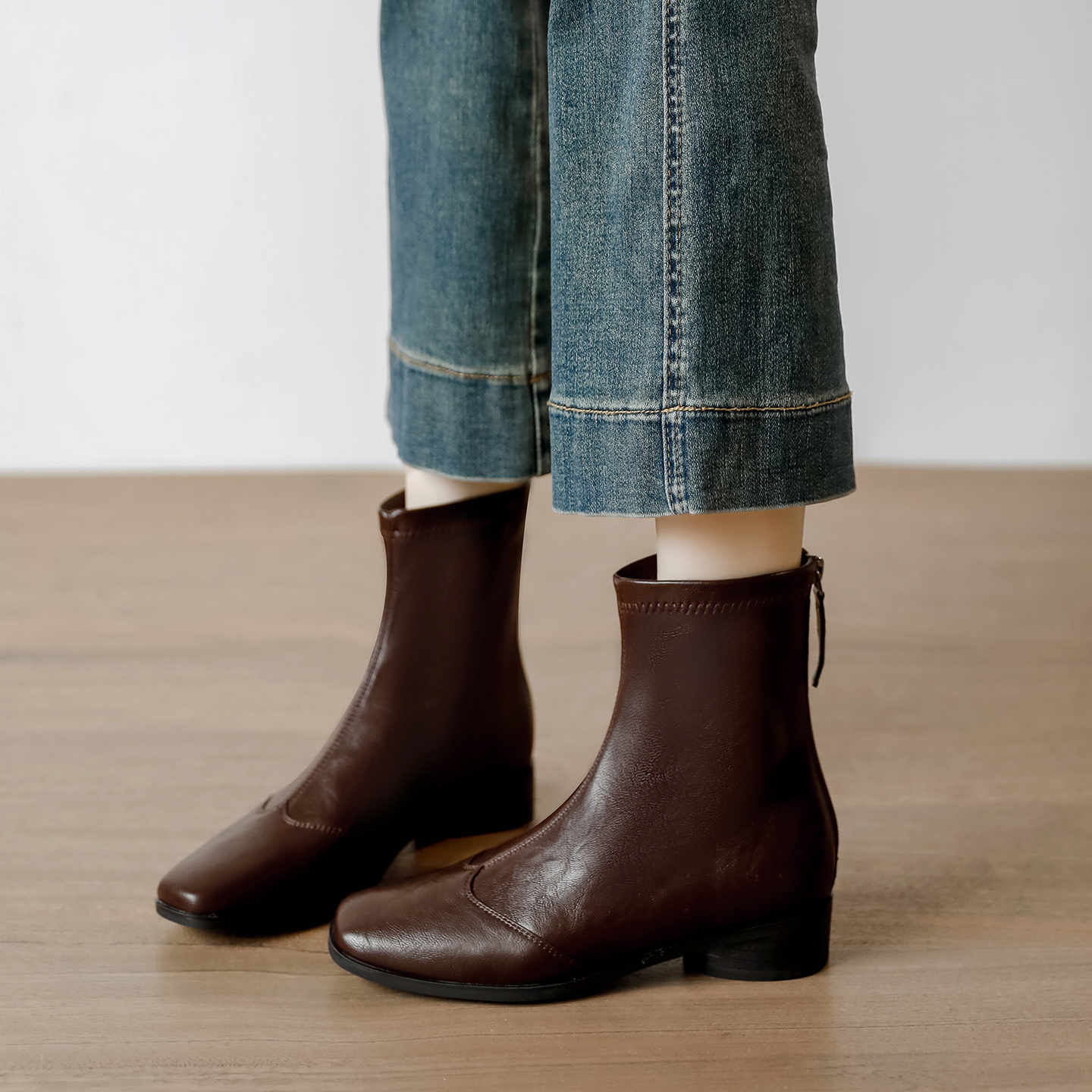 方头棕色软皮小短靴女粗跟洋气