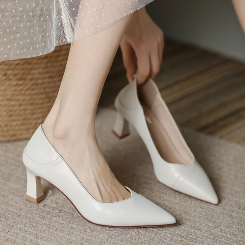米白色5公分高跟鞋女粗跟单鞋