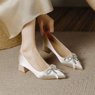 羊皮版~法式复古蝴蝶结气质尖头粗跟浅口高跟单鞋女中跟4厘米配裙