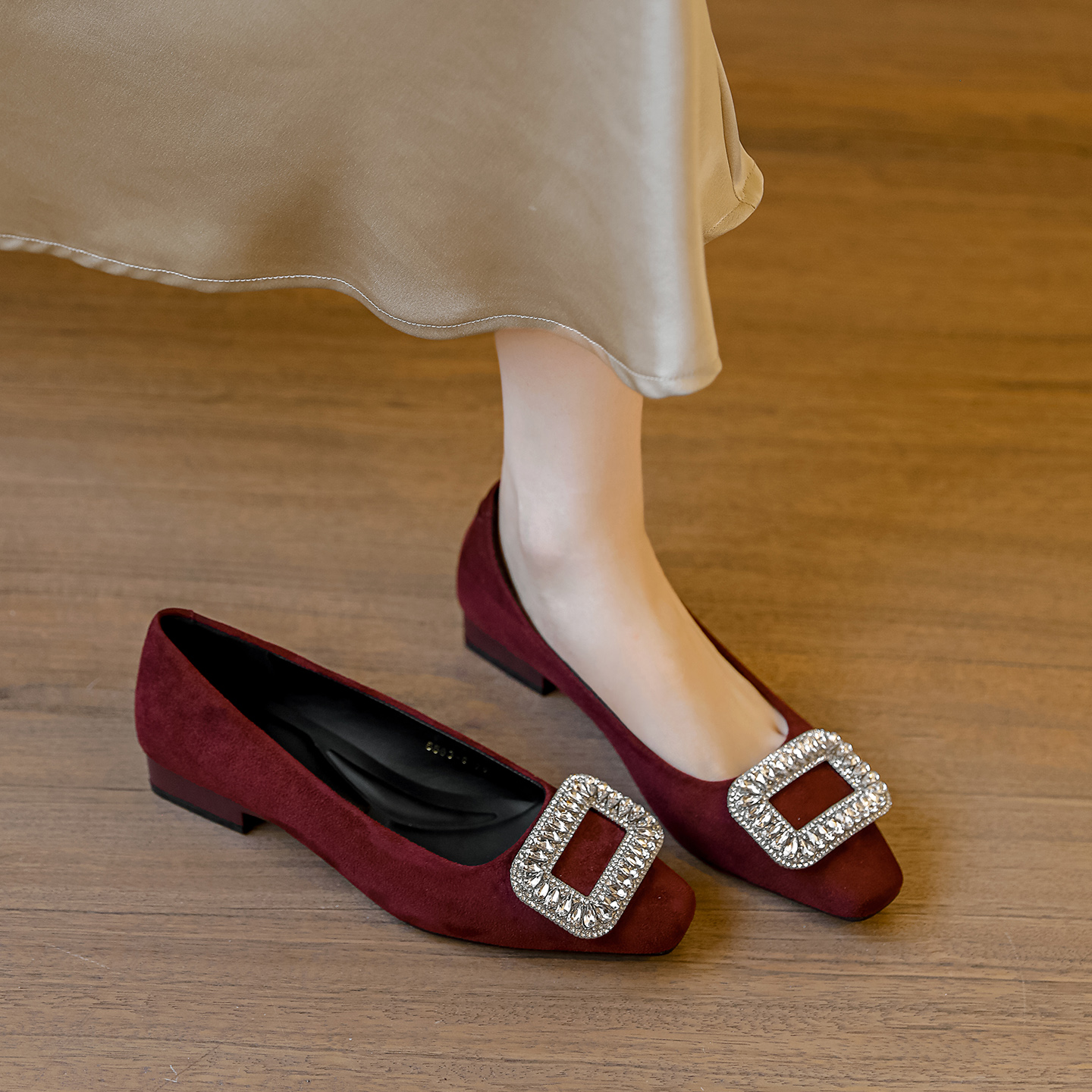 酒红色方头粗跟水钻浅口高跟鞋女