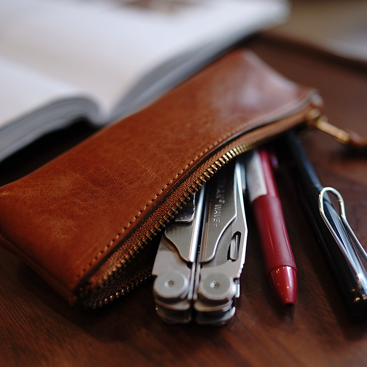 简约大容量真软皮笔袋女小众商务办公收纳袋初高中学生文具袋男孩