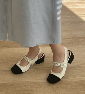 衣玲女鞋时尚潮流牛仔布面毛边一字带包头凉鞋粗跟后袢带珍珠装饰